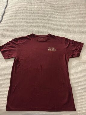 Sierra Nevada Men's Short-Sleeve Logo Tee in Burgundy